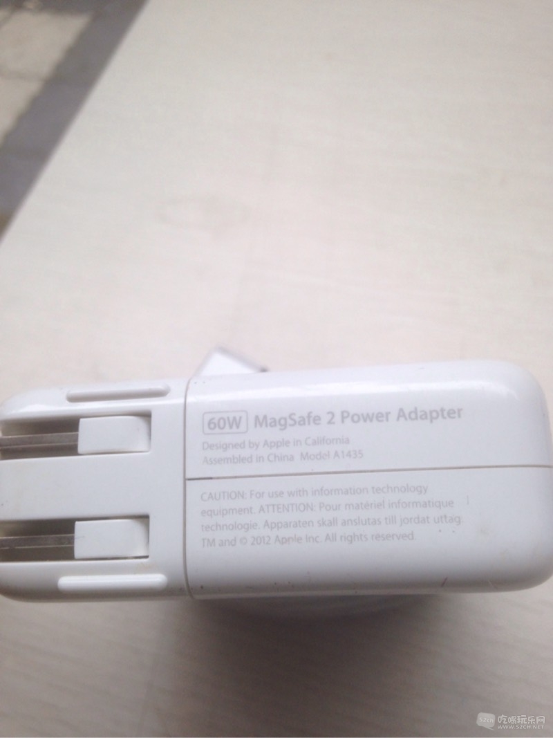 出苹果电脑充电器一个60W Magsafe 2 Power 