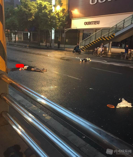 成都两女子在横穿马路时被当场撞死-跳蚤市场