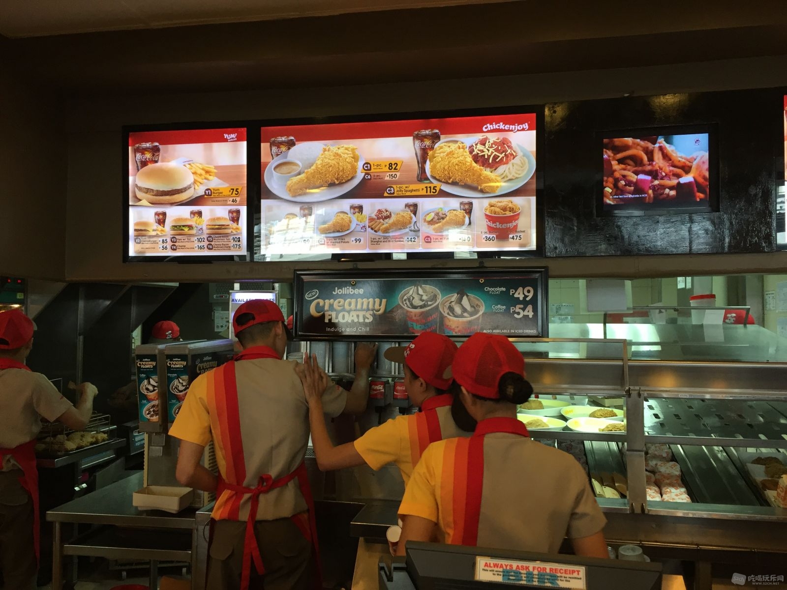 菲律宾当地最出名的炸鸡快餐，人多的批爆