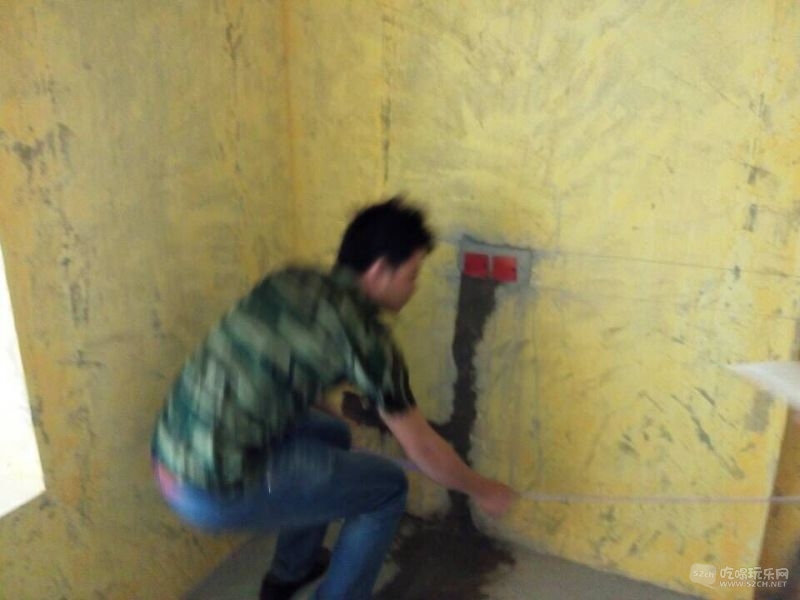 水电现场拉尺寸.jpg