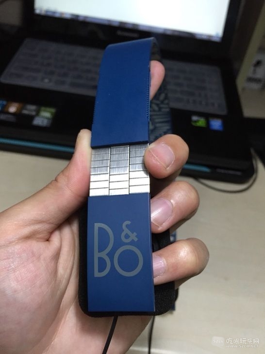 侧面醒目的标志
