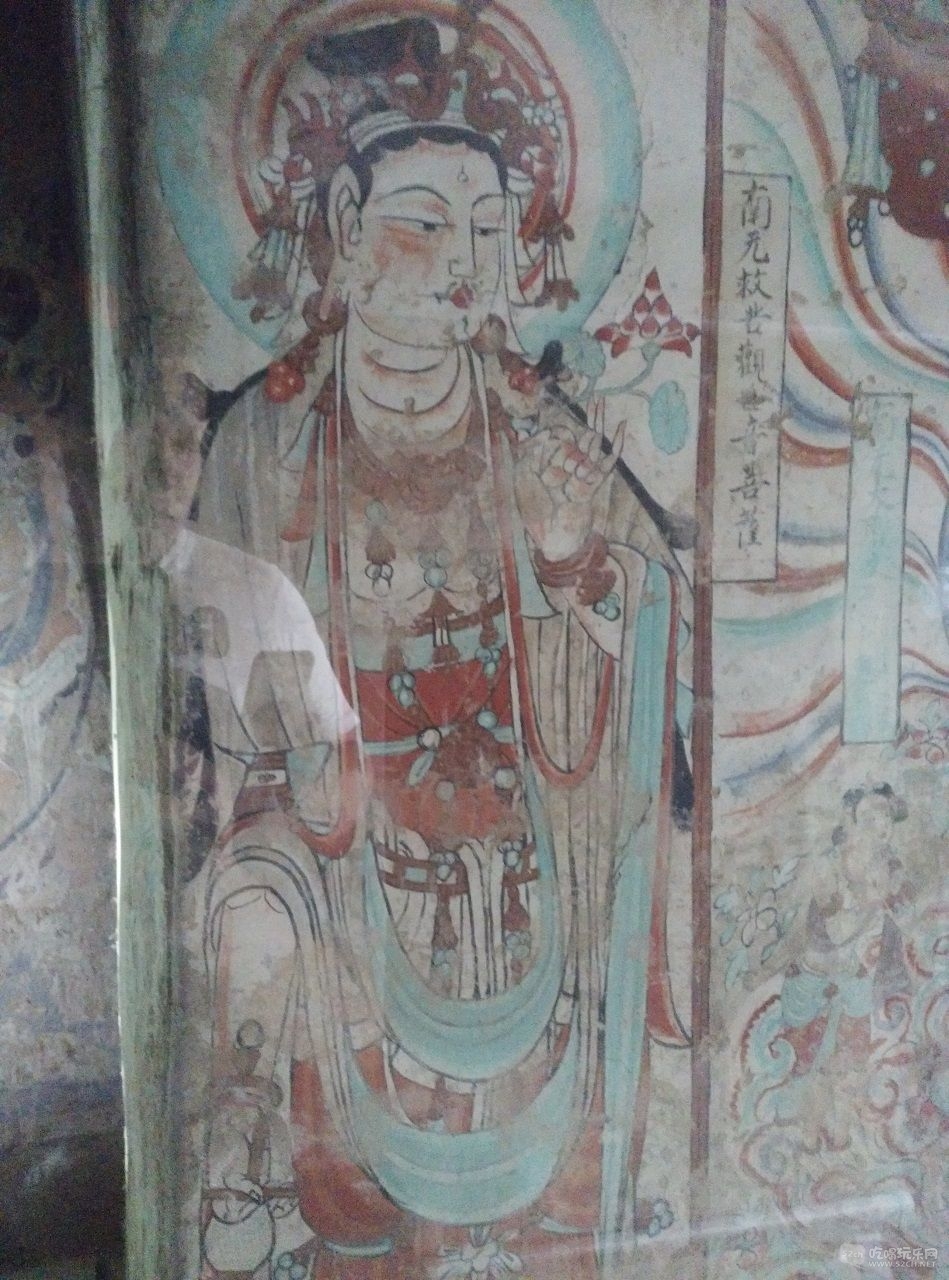 莫高窟的壁画，唐代的，颜色保存到现在
