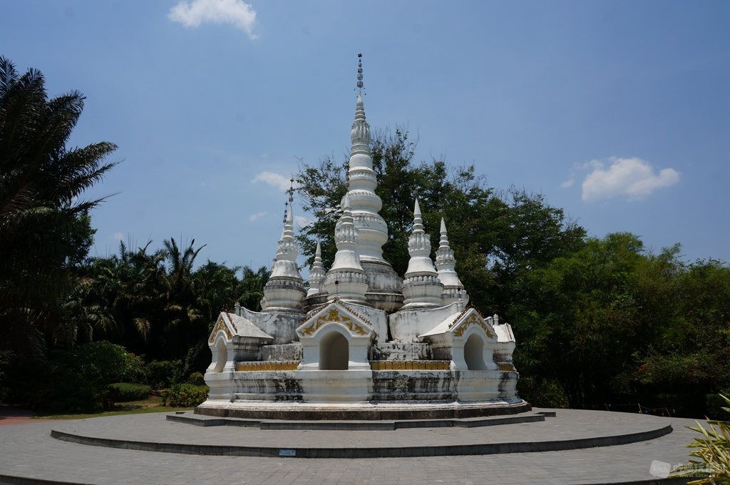 曼听公园 (2).jpg