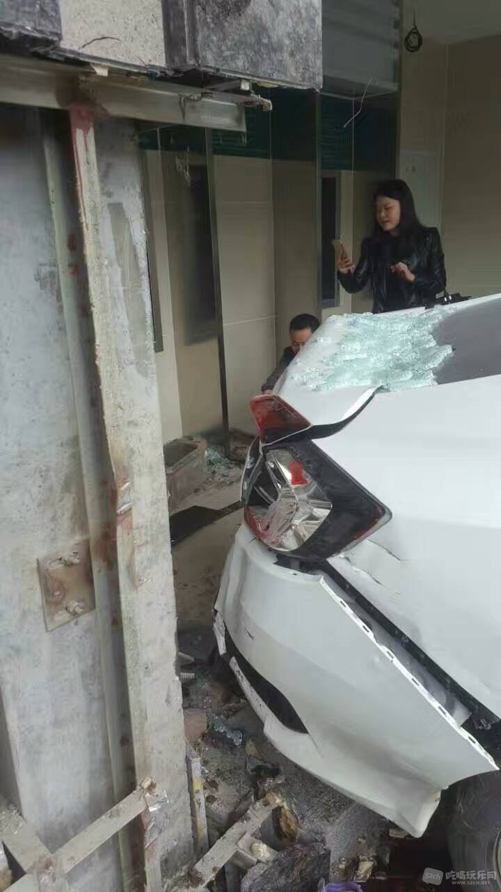 190240km77s0v8zfmgvfe9.jpg