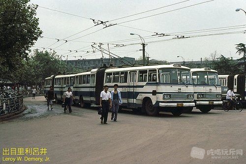 电车-成都80年代最顶级的公交车，1路电车.jpg