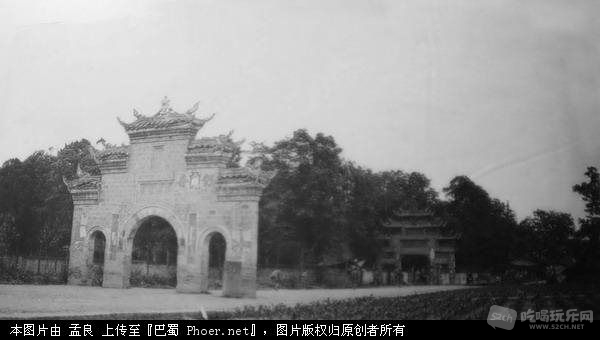 二仙庵外面大路上的牌坊.jpg