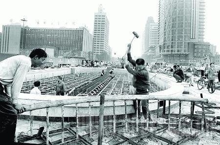 2004年天府广场大喷泉告别成都.jpg