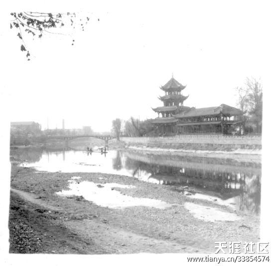 从采沙船看望江楼（1995年）.jpg