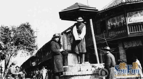 成都交警2.jpg