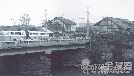 1982年东门大桥.jpg
