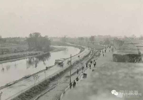 成都，从城墙看城外.jpg
