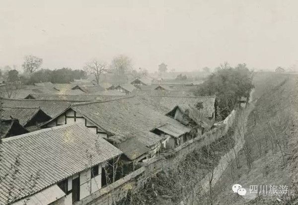 成都，从城墙看到的南城门.jpg