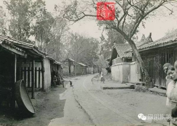 康熙五十七年(1718年)，开始在成都修筑“满城”(沿袭古少城基地，又称少城)。.jpg