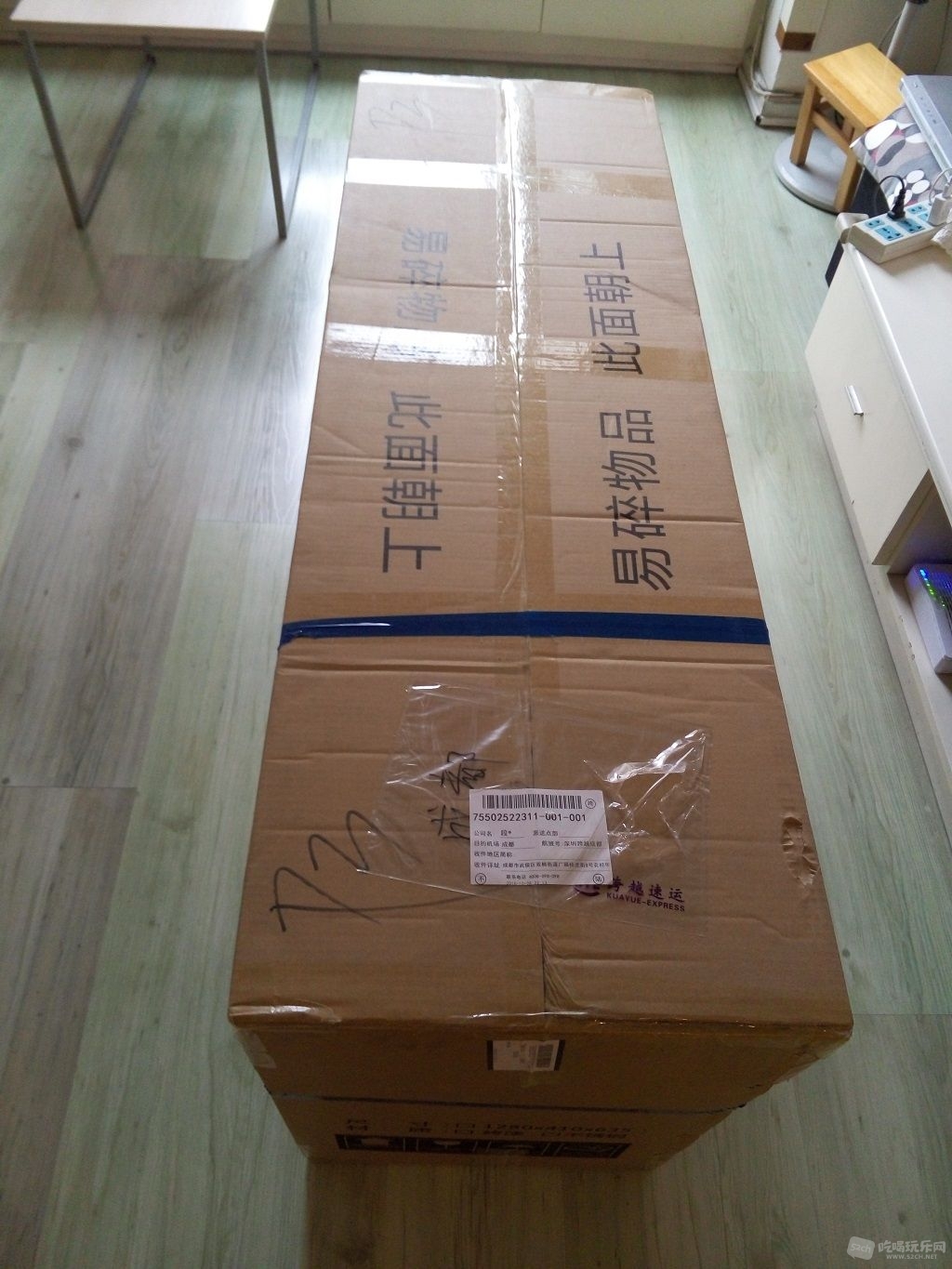 好大的家伙，还好包送到家里