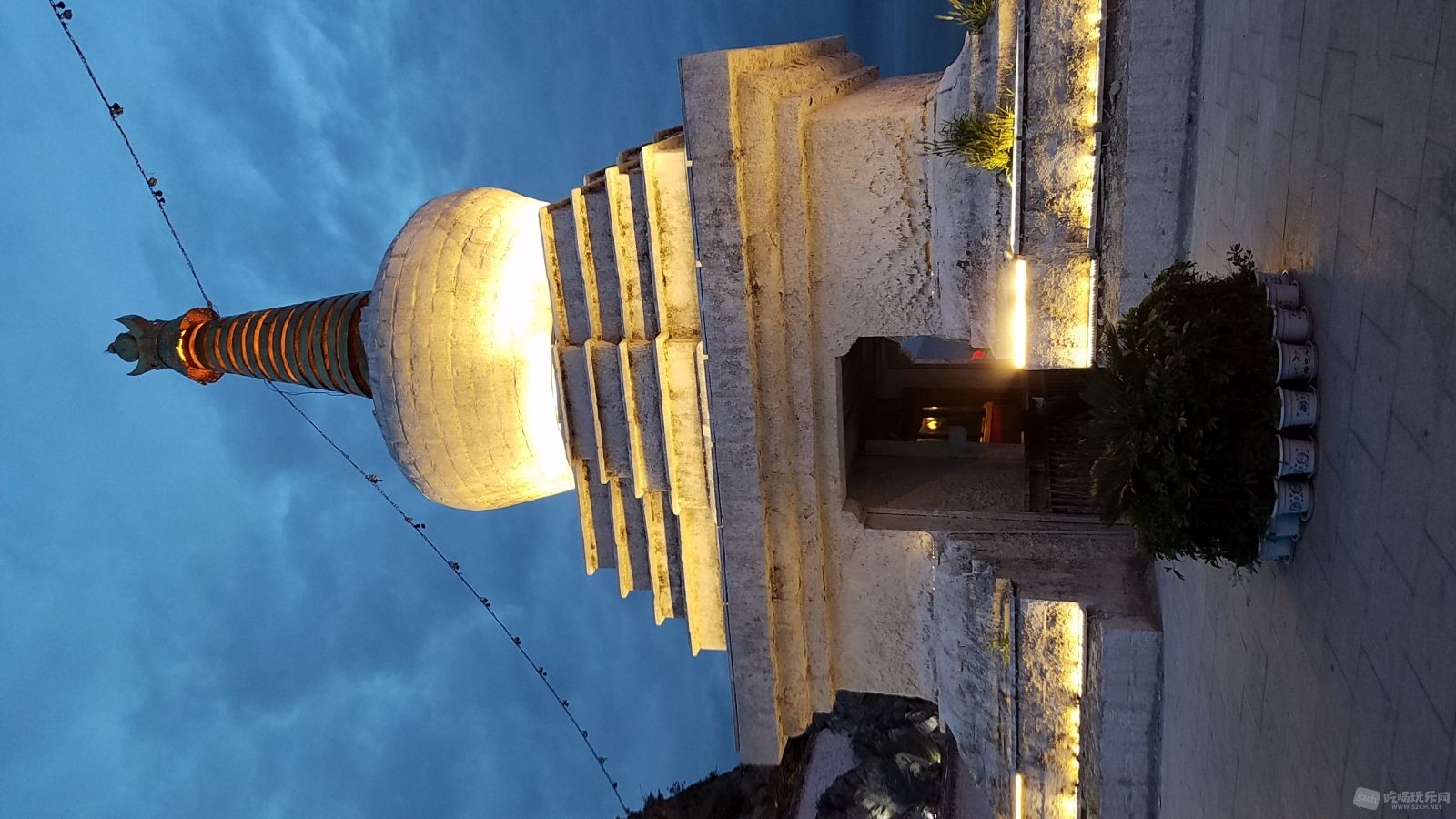 布达拉旁白佛塔