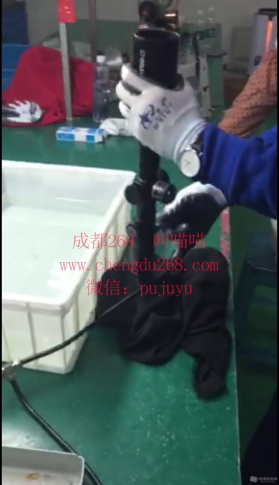 充气然后放入水中测试防水