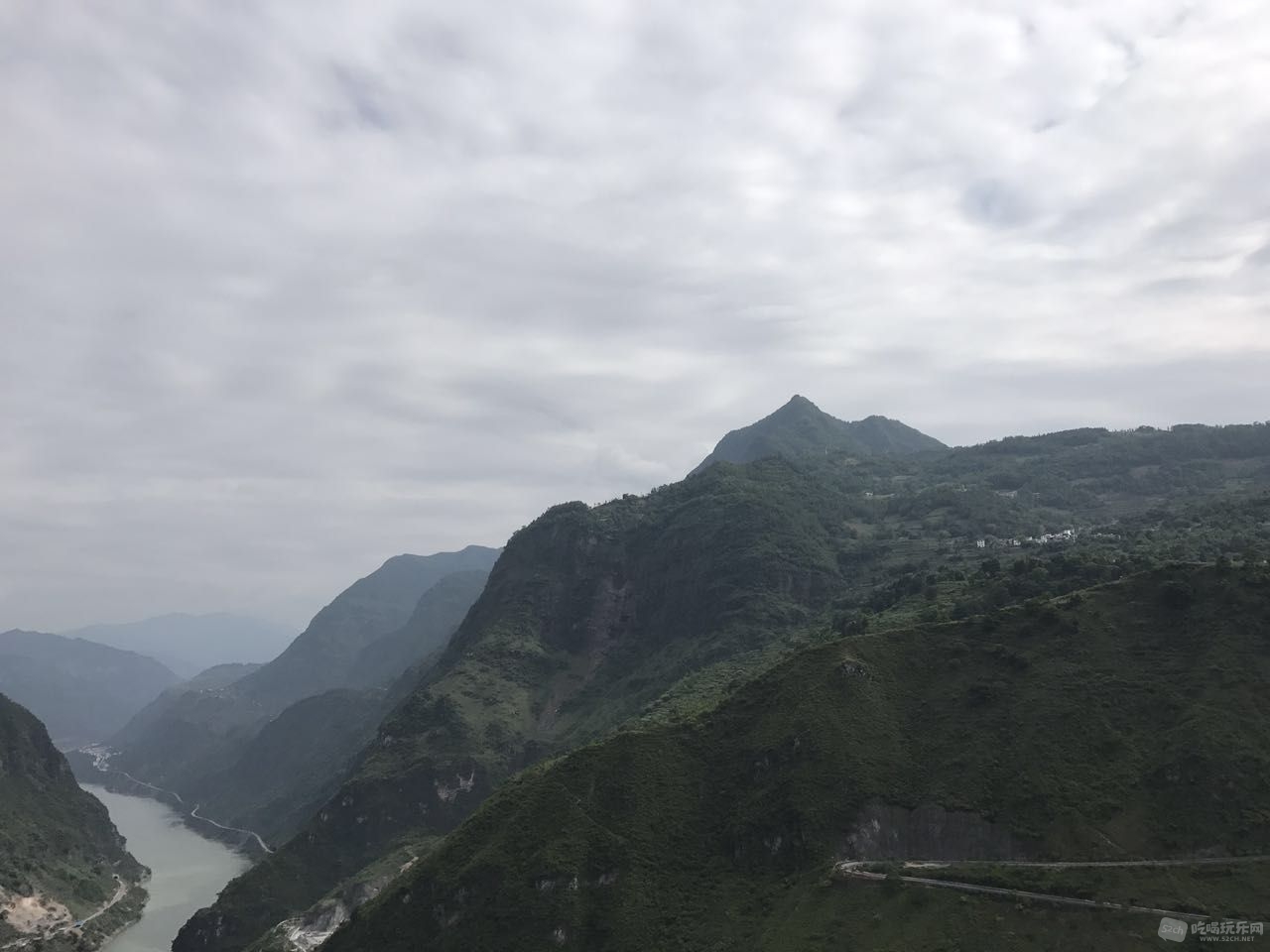 翻山后就是马湖，马湖为高山堰塞湖