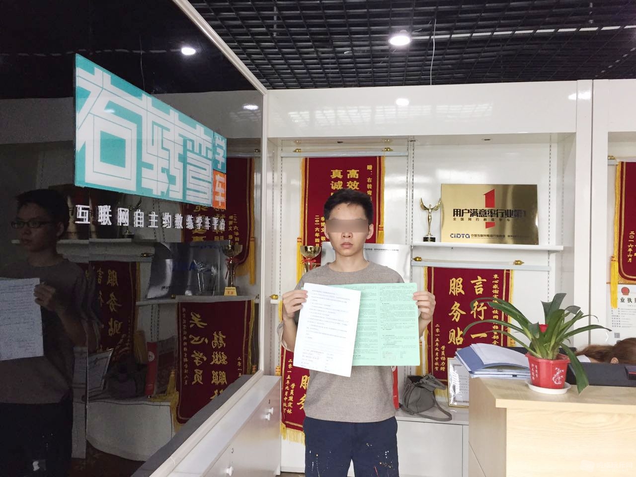 闫鸽1.jpg