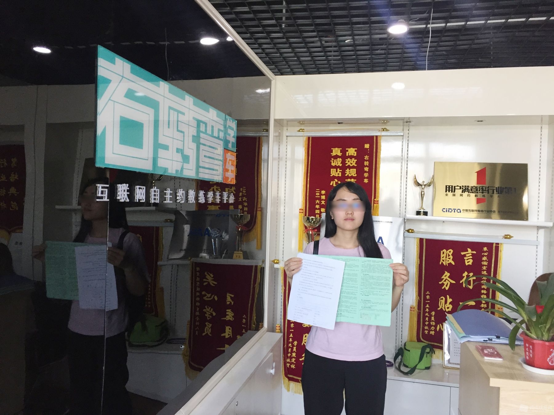 邓婷1.jpg