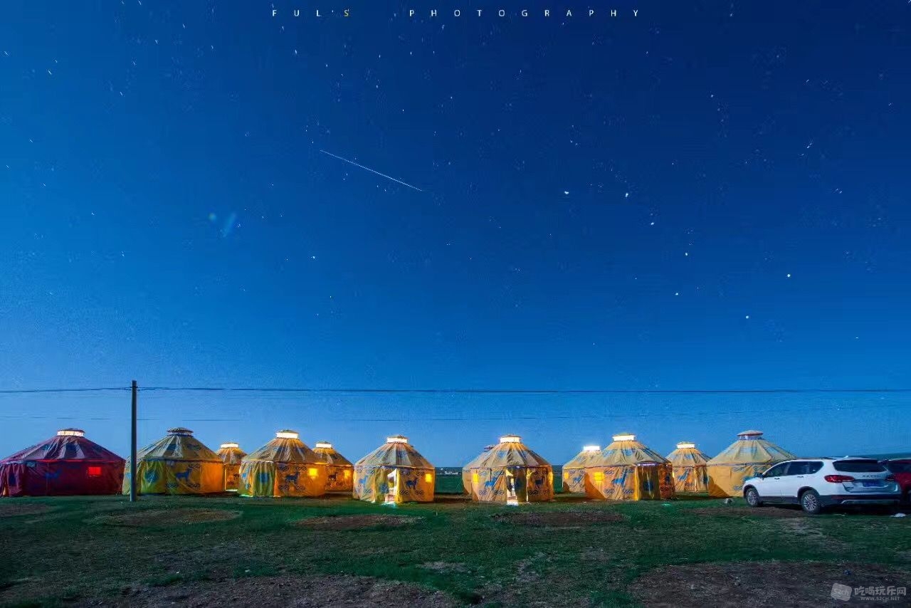 在草原上我们的住处，无意间拍到了流星