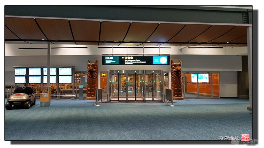 2017年10月26日  温哥华机场国内转机大厅2.jpg