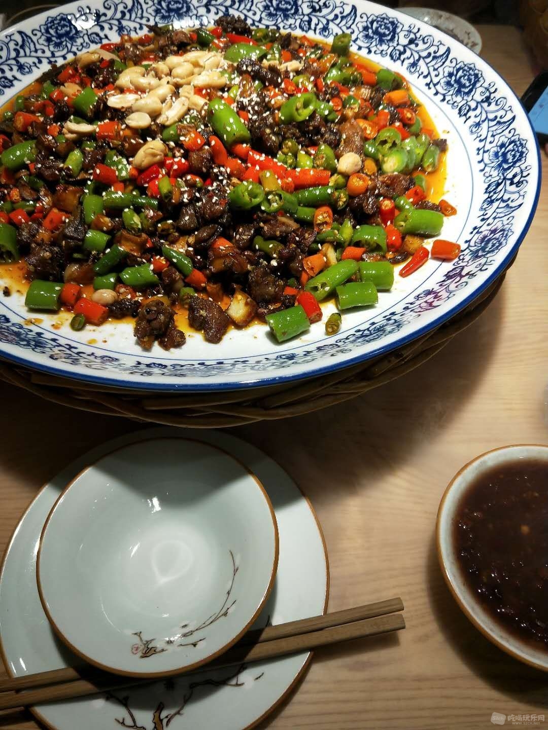 晚上吃了辣子鸡，人家的广告词是“一生只做一道菜"