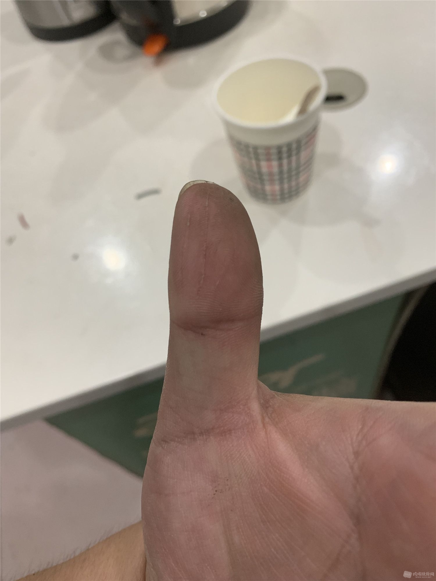 处理玻璃和铝机框残留胶要小心