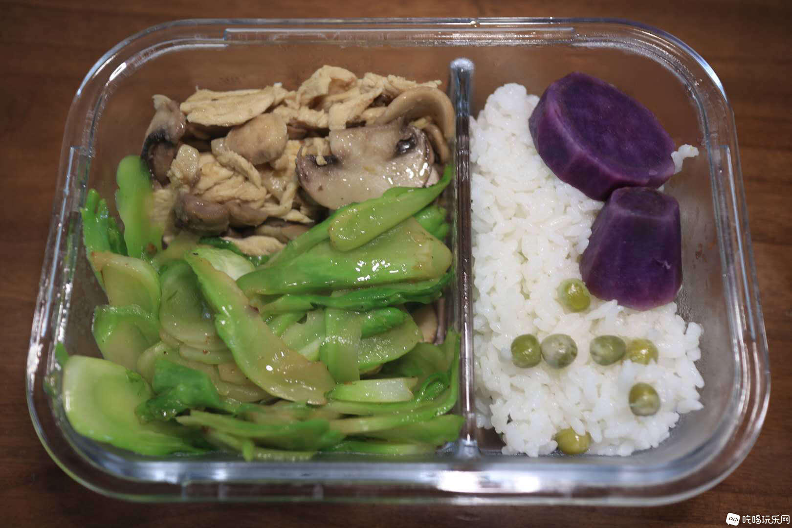 豌豆米饭、紫薯、蘑菇炒鸡肉 炒儿菜553千卡