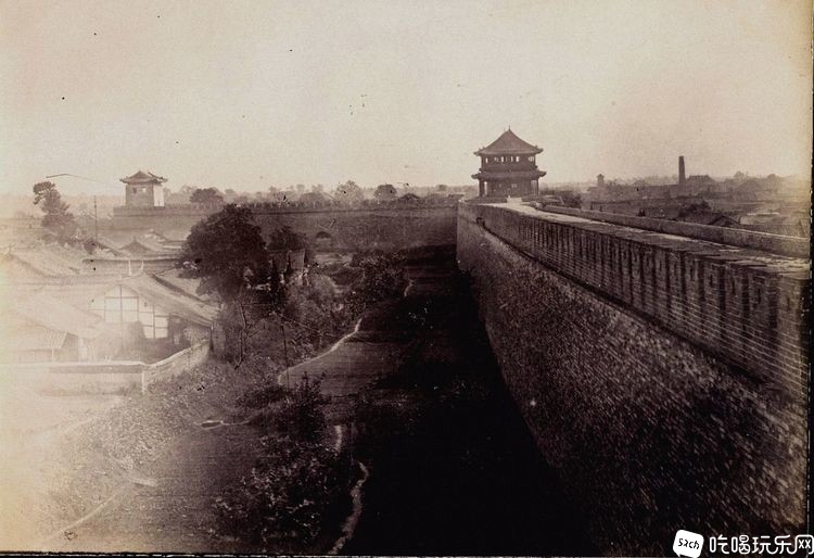 成都西门（清远门）城楼（江原楼）。（约拍摄于1910年）.jpg