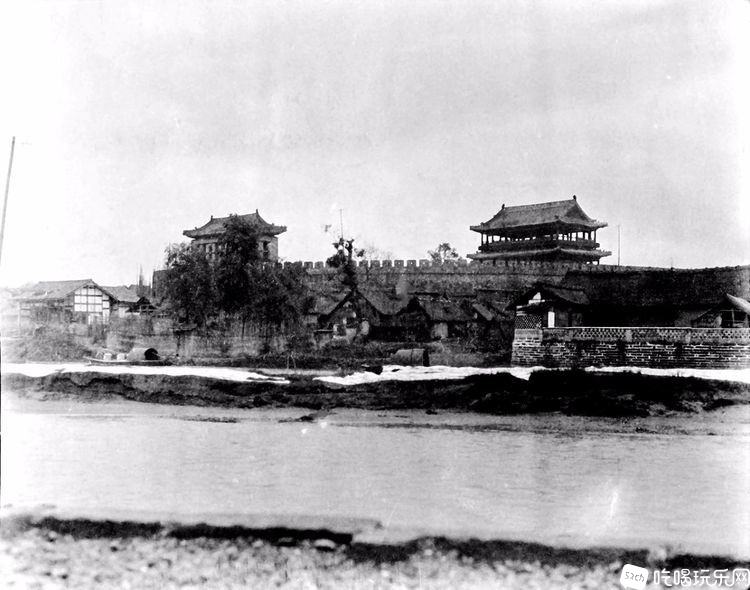 成都南河和南门（江桥门）城楼（浣溪楼）。（西德尼·甘博拍摄于1917年夏）.jpg.jpg