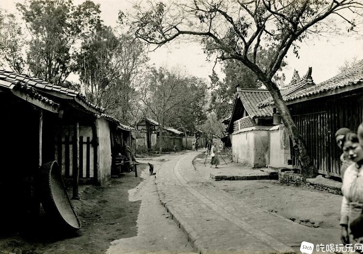成都满城街道。（罗琳·张柏林摄于1909年4月）.jpg