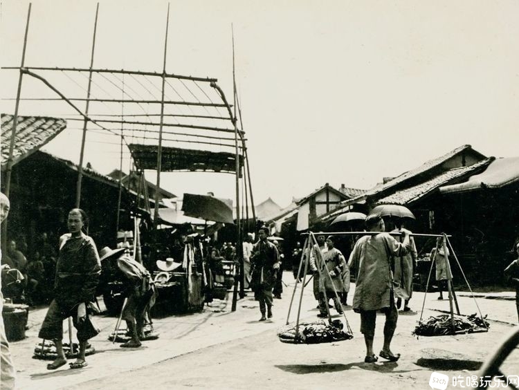 成都皇城（贡院）附近的街道。（罗琳·张柏林摄于1909年4月）.jpg