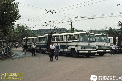 电车-成都80年代最顶级的公交车，1路电车.jpg