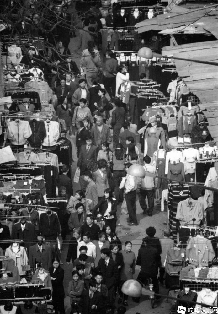 80年代的青年路，摄影：周勇良.jpg
