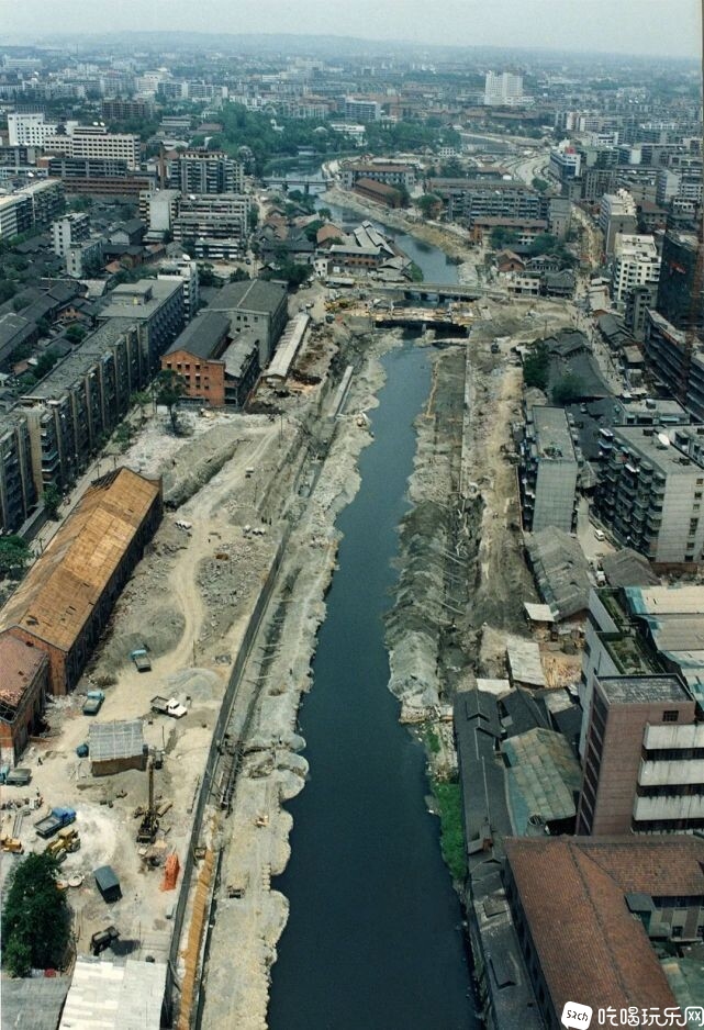 1992年，府南河整治工程启动，摄影：周孟棋.jpg