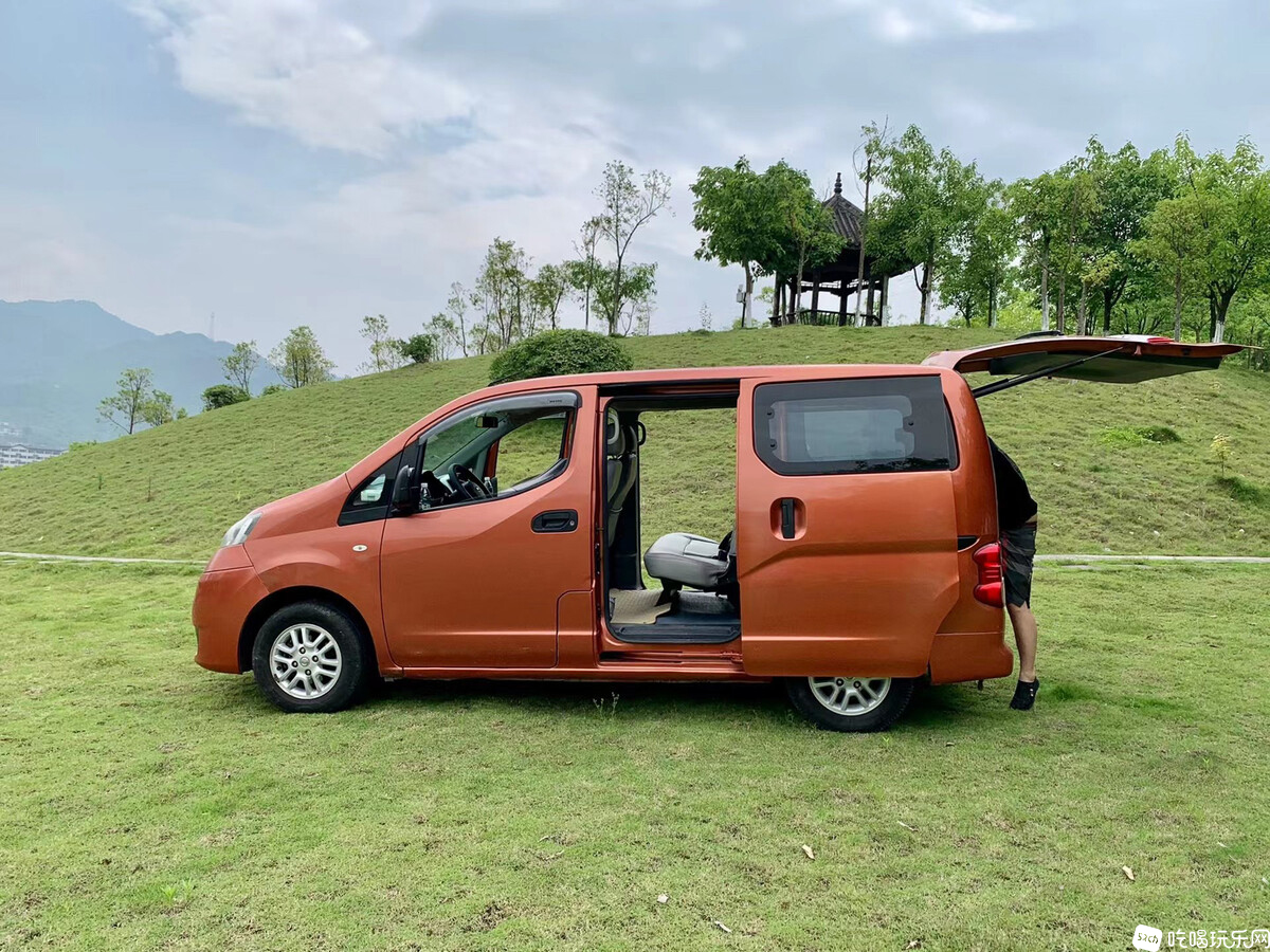 NV200-02.jpg
