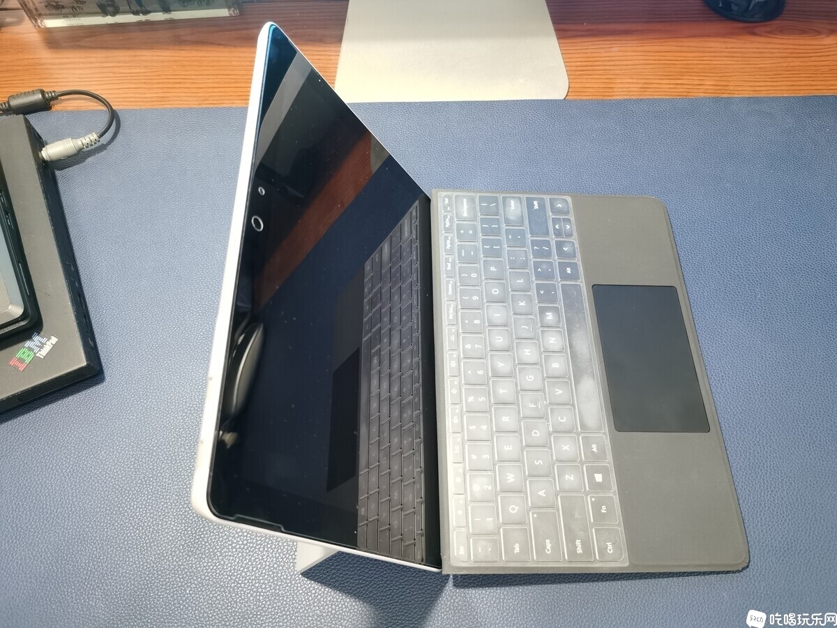 Surface 侧面2.jpg