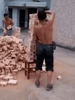 扛砖才是王道.gif