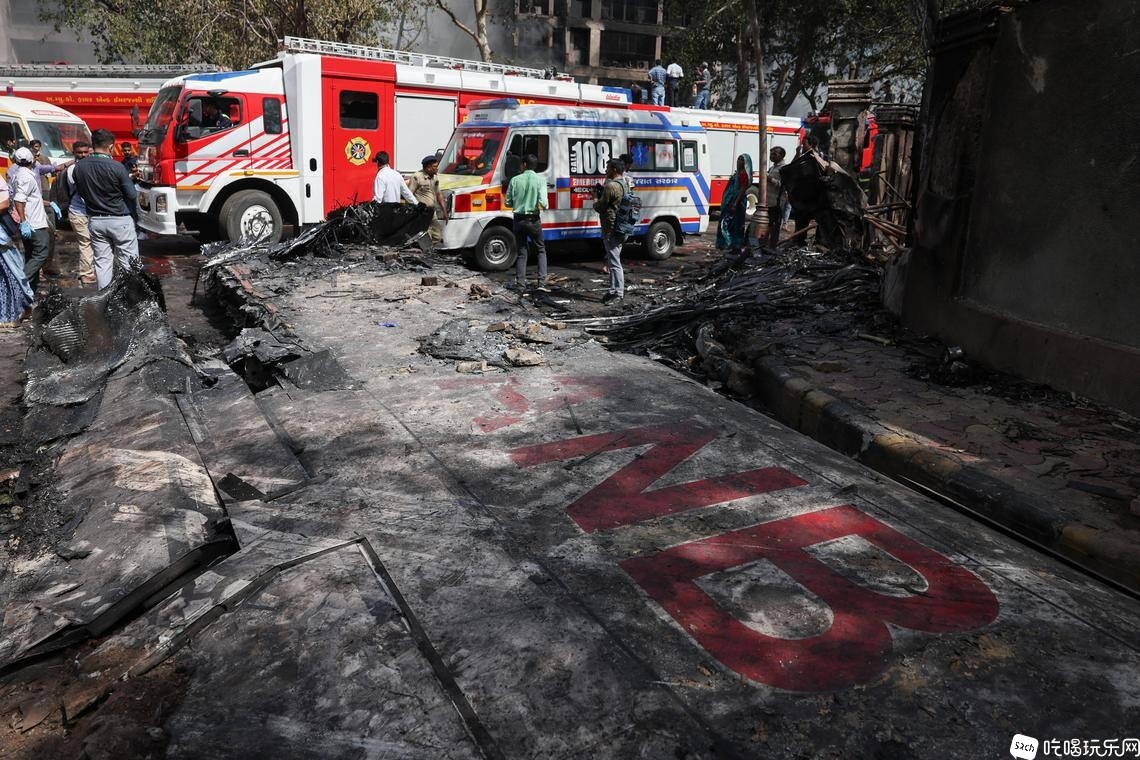 2025-06-12T112816Z741595587RC2Z0FARJGG0RTRMADP3INDIA-CRASH_0.jpg