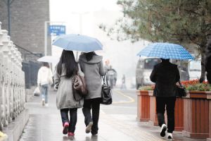 今明有小雨周末前气温回升