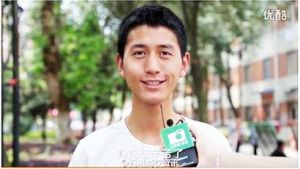 大学生爱在心中口难开拍个片子给妈妈告白