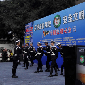 堵车？拨热线962122，交警５分钟就到