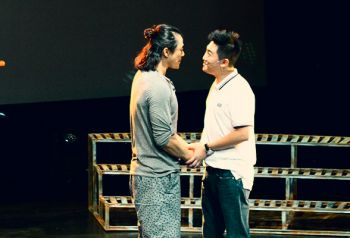 话剧《疯在继续》昨日激情上演 现场观众好评如潮！