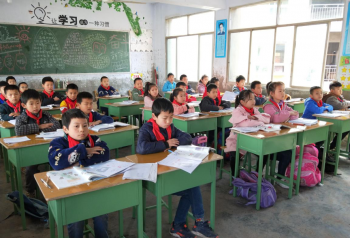 小课桌、大行动——亲朋公益在行动
